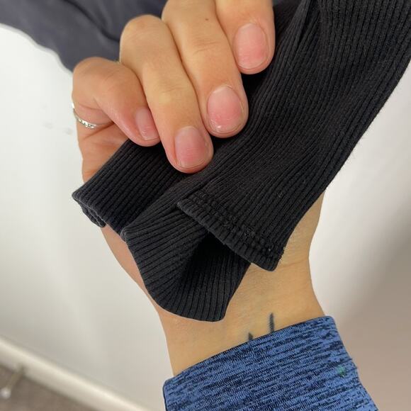 ATHLETA Black Pullover Long Sleeve Hoodless Sweatshirt Top Size Medium - Picture 5 of 8